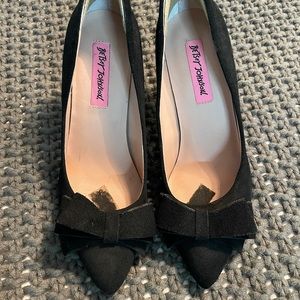 Betsey Johnson “Remixx” black suede bow pumps